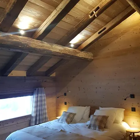 Guest house Aux Fermes De La Croix, Maison D'hotes,
