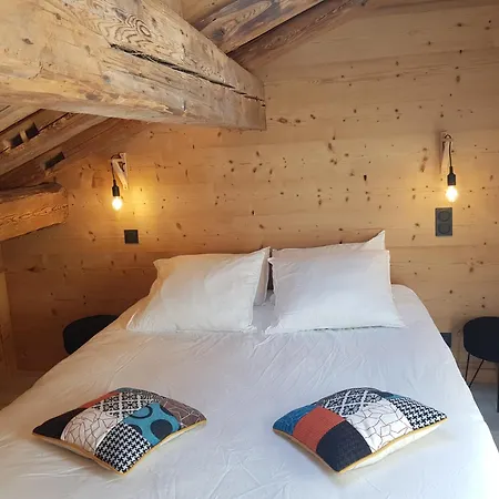 Guest house Aux Fermes De La Croix, Maison D'hotes,